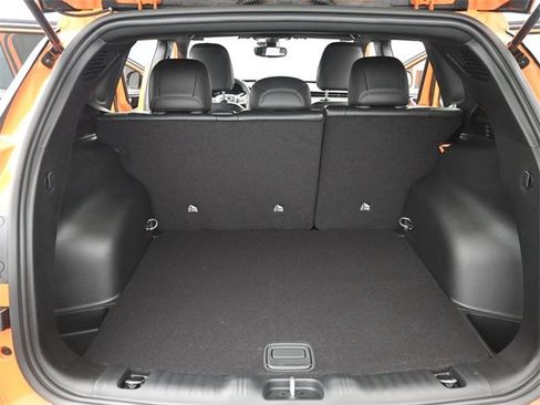 New 2026 Jeep Compass Latitude w/ Mopar Graphics Package image 19