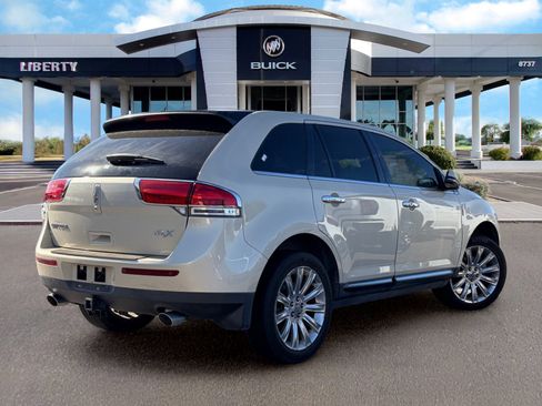 Used 2014 Lincoln MKX FWD w/ Equipment Group 102A image 2