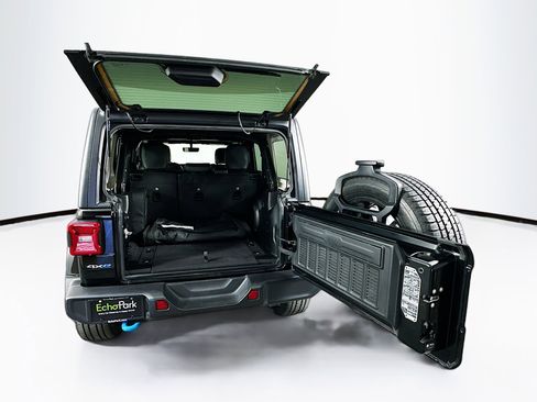 Used 2023 Jeep Wrangler Sahara w/ Cold Weather Group image 27