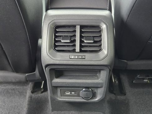 Used 2023 Volkswagen Tiguan SE R-Line image 38