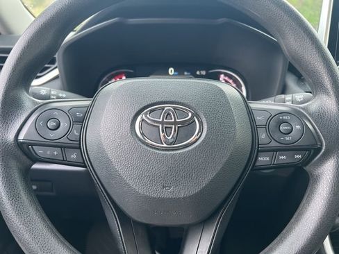 Used 2024 Toyota RAV4 XLE AWD/4WD image 17