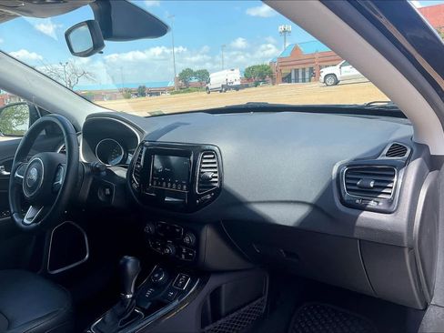 Used 2019 Jeep Compass Latitude AWD/4WD image 21