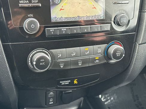 Used 2017 Nissan Rogue S FWD image 22