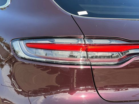 Certified 2023 Porsche Macan image 28