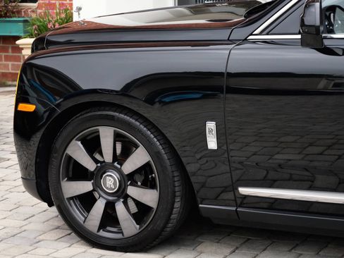 Certified 2023 Rolls-Royce Cullinan AWD/4WD image 13