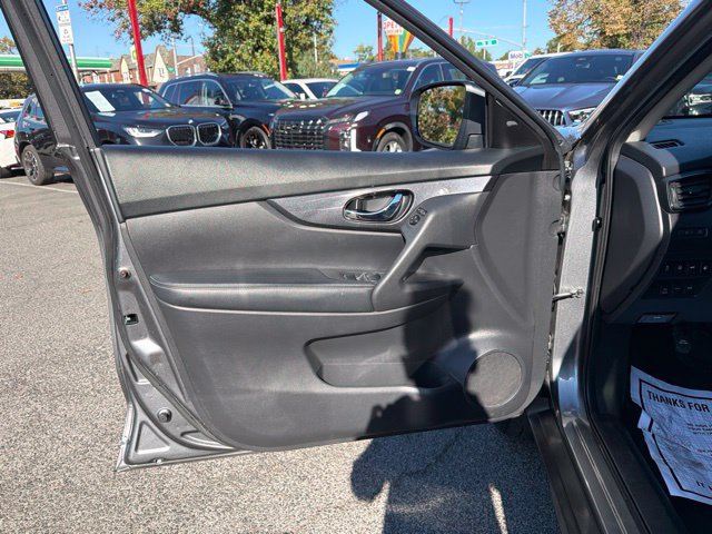 Used 2019 Nissan Rogue SV AWD/4WD image 9