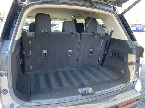 Used 2025 Nissan Pathfinder SV image 32