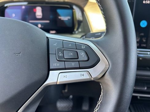 Used 2025 Volkswagen Atlas SE AWD/4WD image 28
