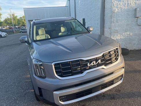 Used 2025 Kia Telluride SX w/ SX Captain's Chair Package image 3
