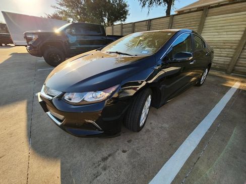 Used 2018 Chevrolet Volt Premier w/ Driver Confidence Package FWD image 3