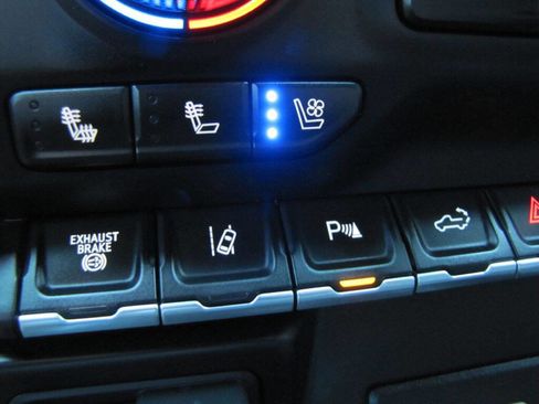 Used 2020 Chevrolet Silverado 3500 High Country image 34