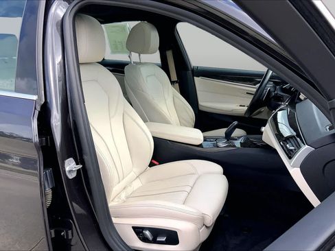 Used 2020 BMW 530i w/ Convenience Package RWD image 9