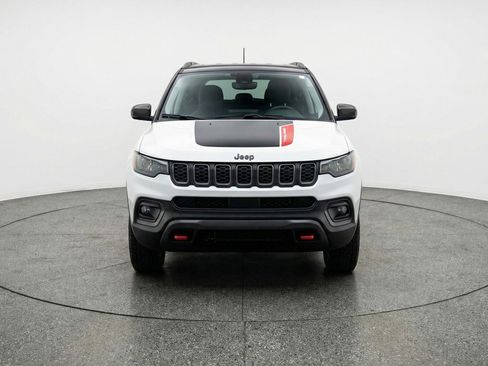 Used 2025 Jeep Compass Trailhawk AWD/4WD image 2