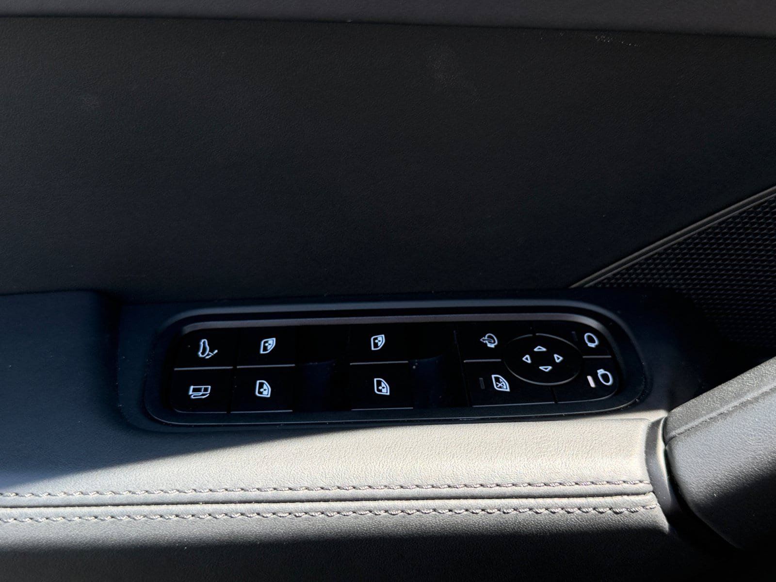 Certified 2025 Porsche Cayenne S AWD/4WD image 16