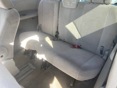 Used 2013 Toyota Sienna LE FWD image 16
