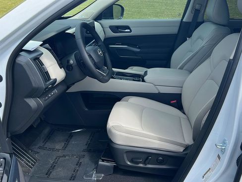 New 2026 Nissan Pathfinder SL w/ SL Premium Package AWD/4WD image 10