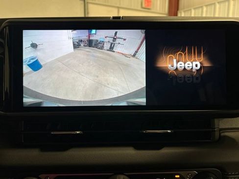 Used 2024 Jeep Wrangler Unlimited Sahara AWD/4WD image 30
