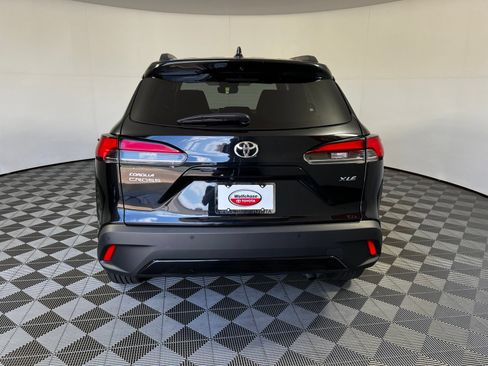 Used 2025 Toyota Corolla Cross XLE FWD image 6