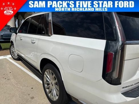 Used 2022 Cadillac Escalade ESV Premium Luxury w/ Performance Package AWD/4WD image 4