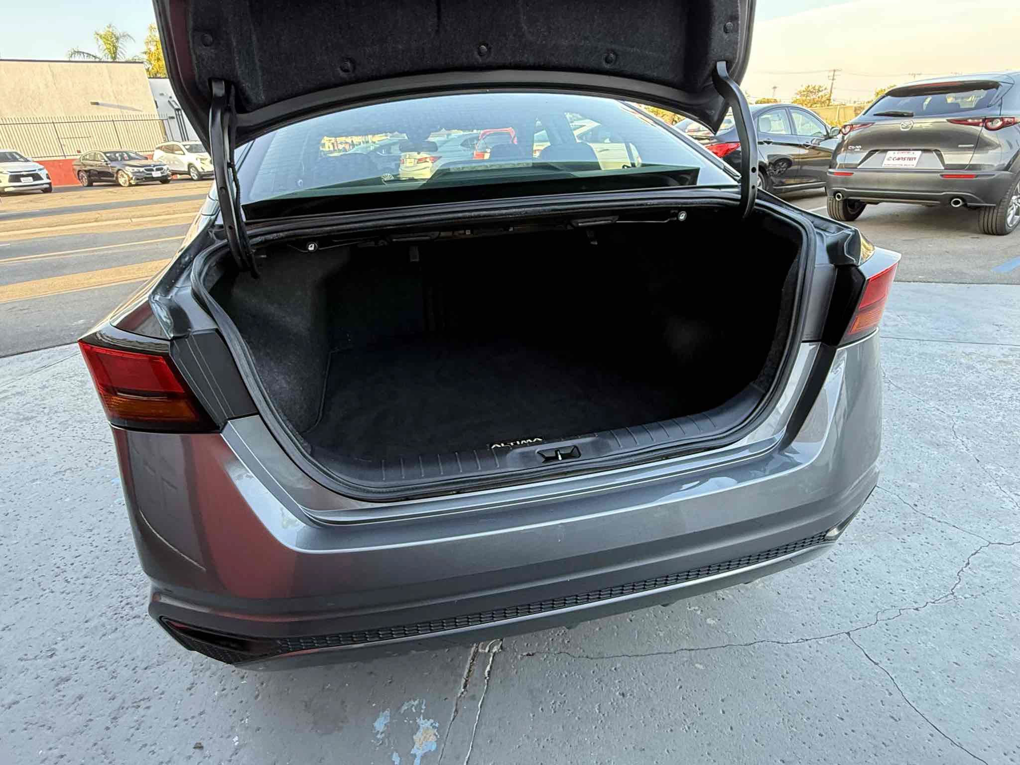Used 2022 Nissan Altima 2.5 S FWD image 17