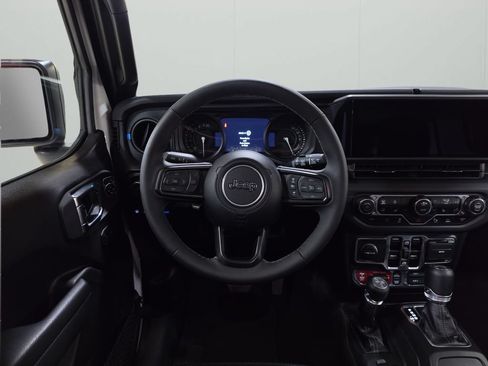 Used 2025 Jeep Wrangler Unlimited Rubicon 4xe w/ Safety Group AWD/4WD image 20