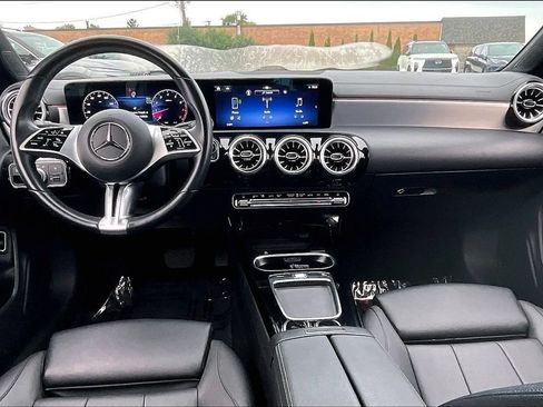 Used 2025 Mercedes-Benz CLA 250 image 21