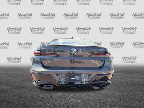 Used 2023 BMW 760i xDrive w/ Executive Package image 9