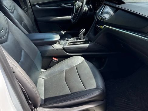 Used 2020 Cadillac XT5 Premium Luxury FWD image 5