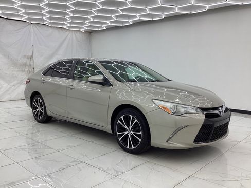 Used 2015 Toyota Camry LE image 7