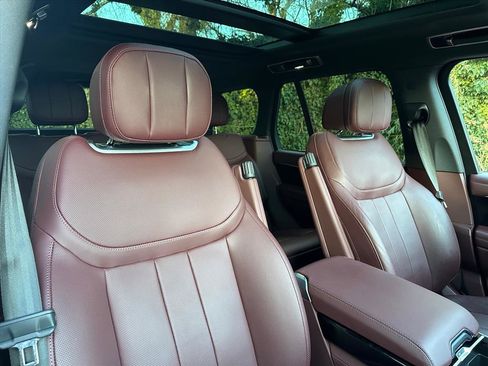 Used 2025 Land Rover Range Rover SE image 8