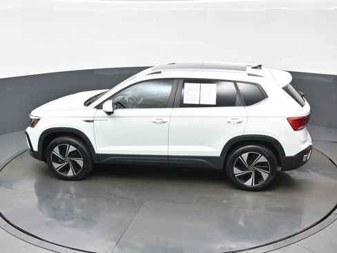Used 2023 Volkswagen Taos SE w/ Panoramic Sunroof Package AWD/4WD image 36