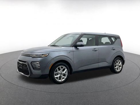Used 2025 Kia Soul LX w/ LX Technology Package FWD image 3
