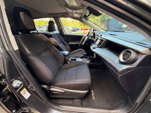 Used 2018 Toyota RAV4 XLE AWD/4WD image 21