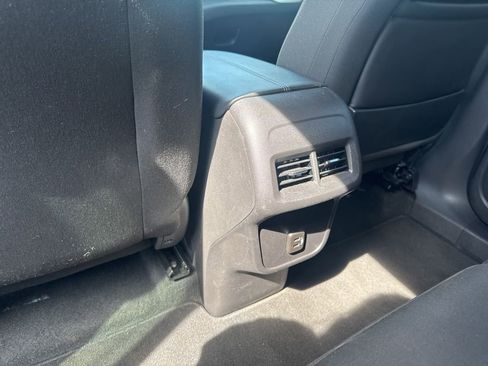Used 2024 GMC Terrain SLE AWD/4WD image 19