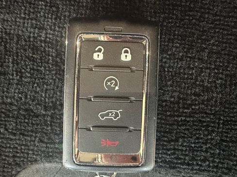 Used 2024 Jeep Wagoneer L Series II RWD image 34