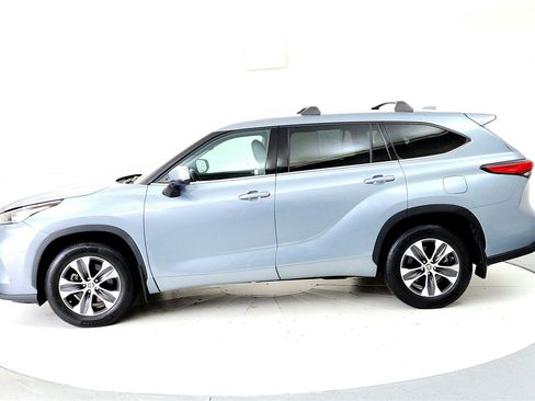 Certified 2020 Toyota Highlander XLE image 3