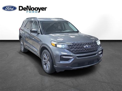 Used 2023 Ford Explorer XLT w/ Equipment Group 202A image 4