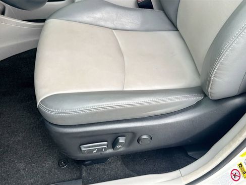 Used 2017 Toyota Prius V Five FWD image 24