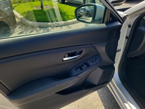 Used 2023 Nissan Sentra SV FWD image 18