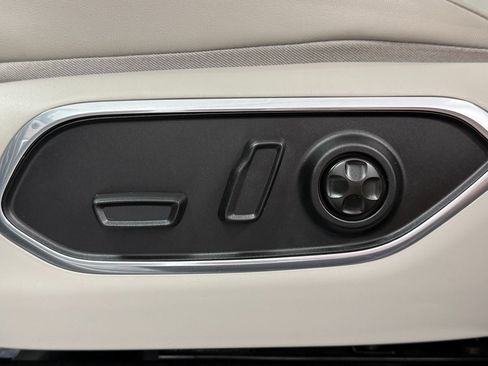 Used 2022 Jeep Wagoneer Series II w/ Convenience Group I AWD/4WD image 36