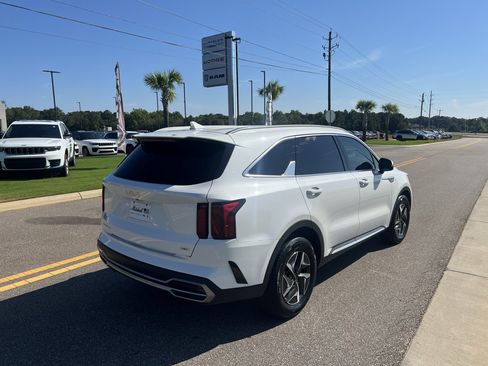 Used 2023 Kia Sorento EX FWD image 2