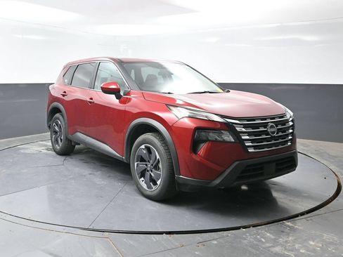 Used 2025 Nissan Rogue SV FWD image 4