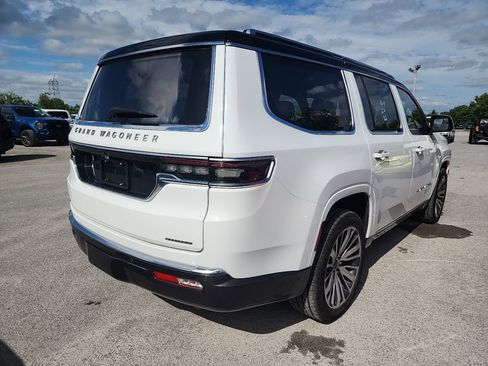 Used 2022 Jeep Grand Wagoneer Series III w/ Rear-Seat Entertainment Group AWD/4WD image 3