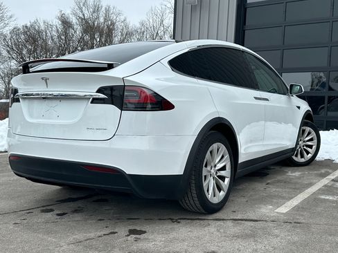Used 2019 Tesla Model X 75D image 4