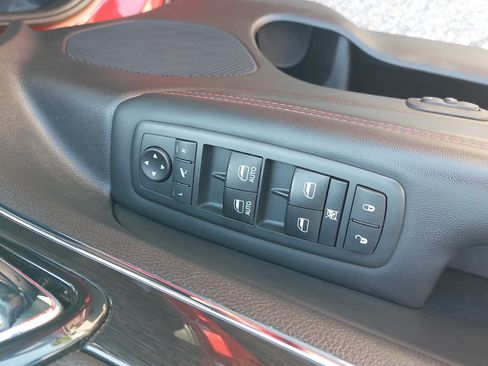 Used 2020 Jeep Grand Cherokee Trailhawk w/ Trailhawk Luxury Group AWD/4WD image 28
