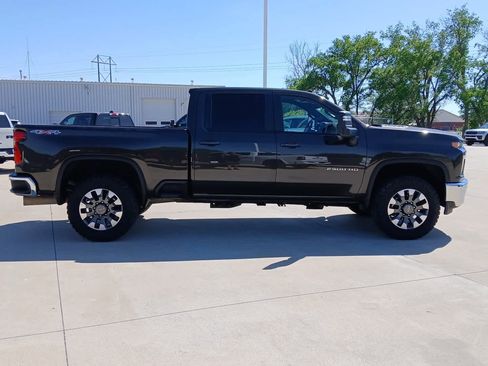 Used 2021 Chevrolet Silverado 2500 LT w/ Convenience Package AWD/4WD image 8