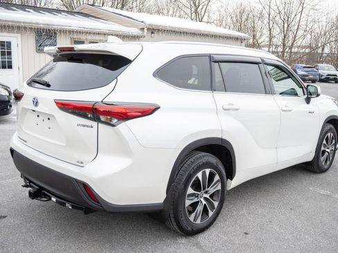 Used 2021 Toyota Highlander XLE image 9