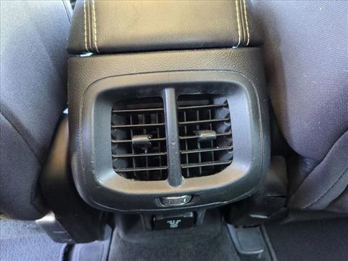 Used 2016 Jeep Cherokee Latitude w/ Comfort/Convenience Group image 15