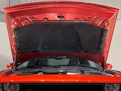Used 2014 Dodge Challenger SXT image 30