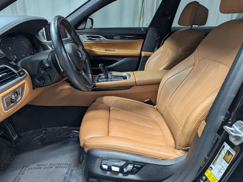 Used 2020 BMW 740i xDrive w/ M Sport Package image 10